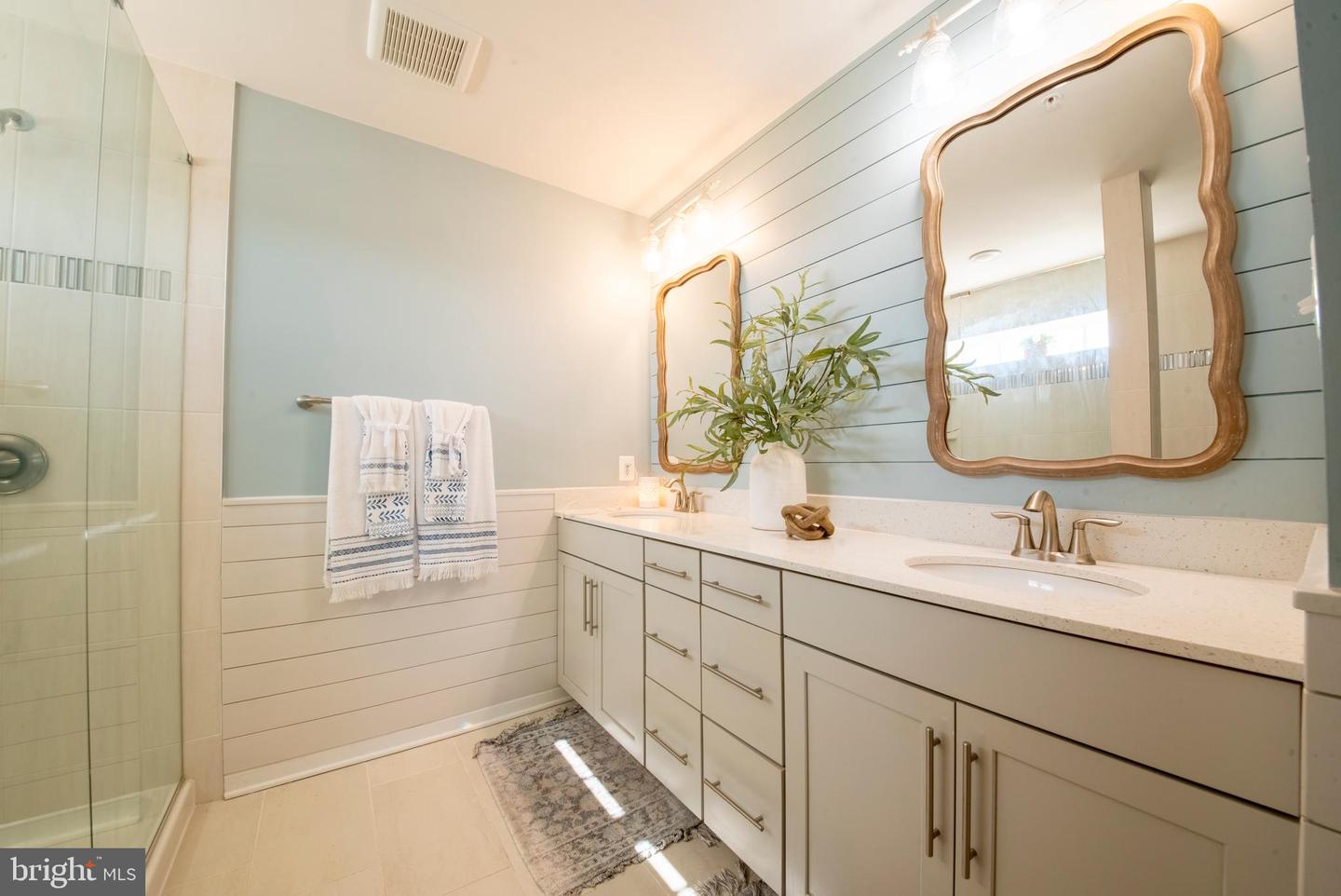 9453 James Macgowan Ln #428 Property Photo 39