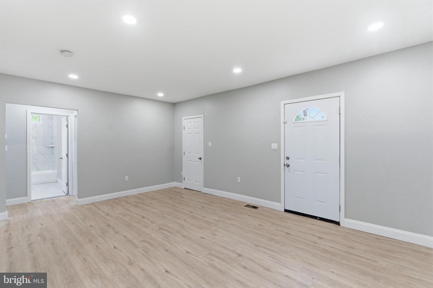 6039 Gwynn Oak Property Photo 4