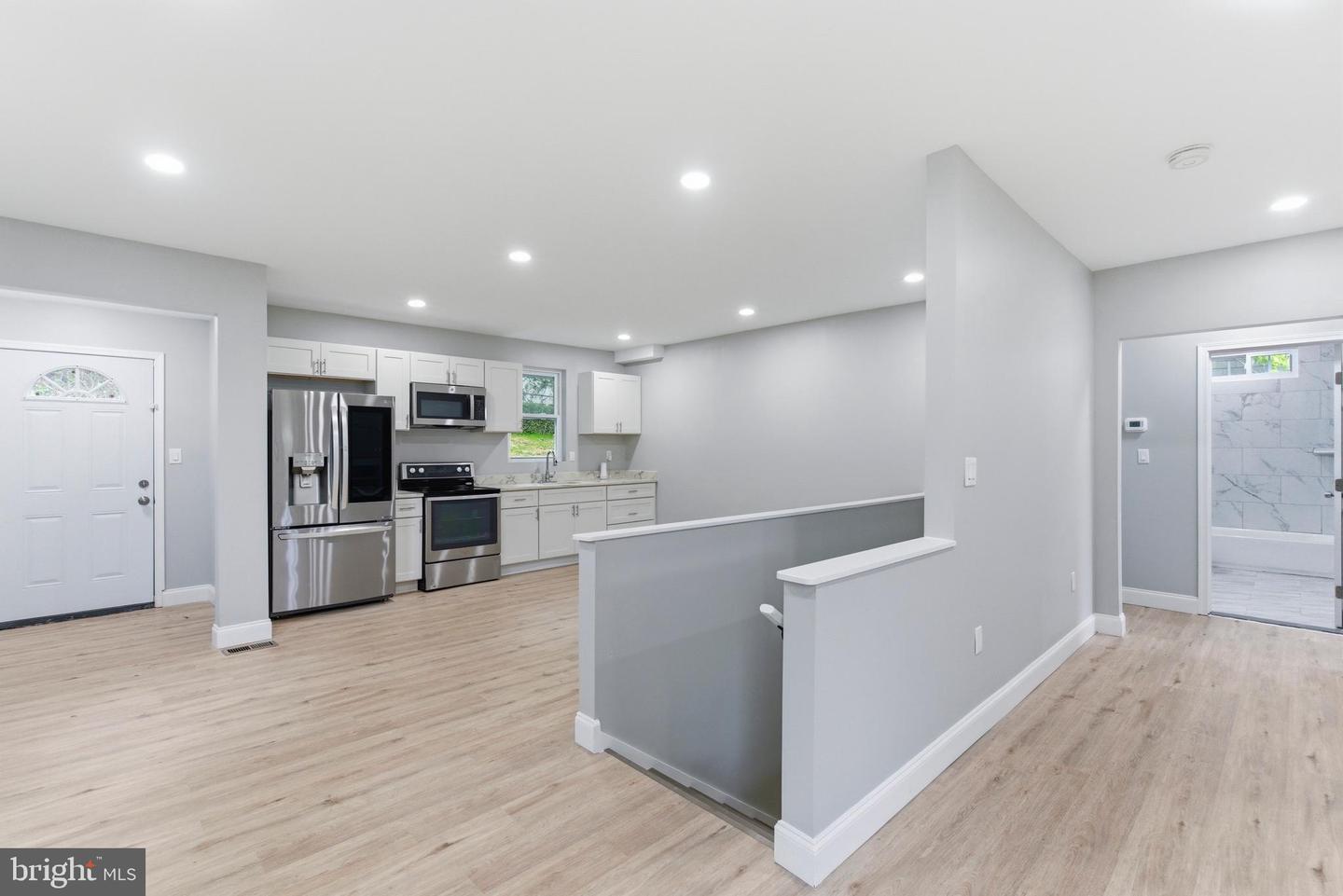 6039 Gwynn Oak Property Photo 8