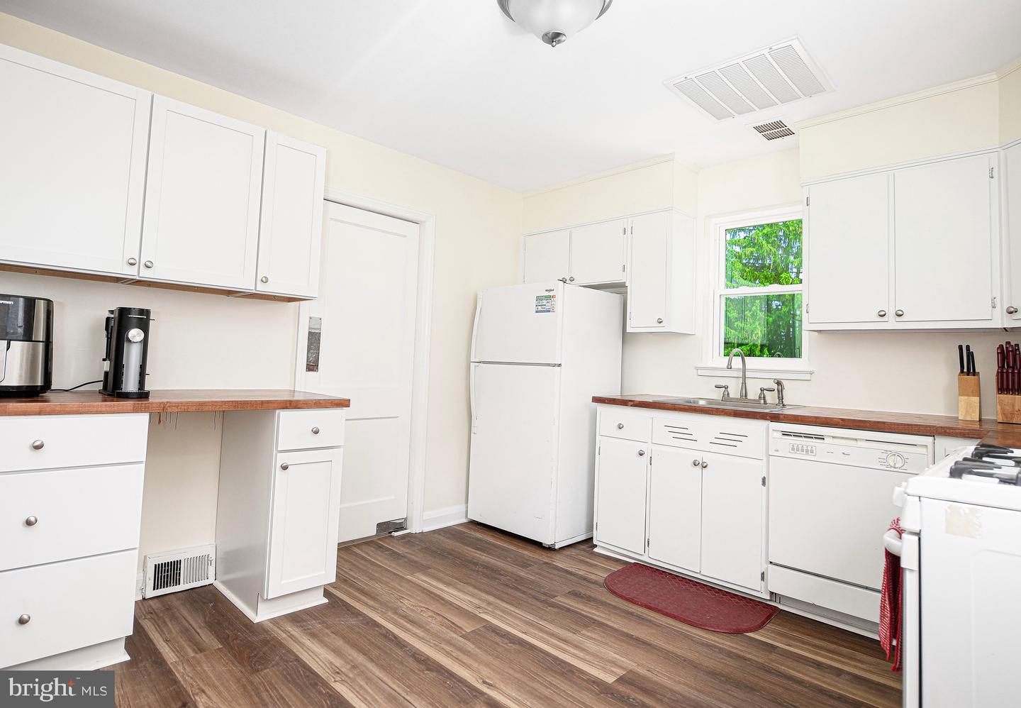 4210 Cardwell Property Photo 8