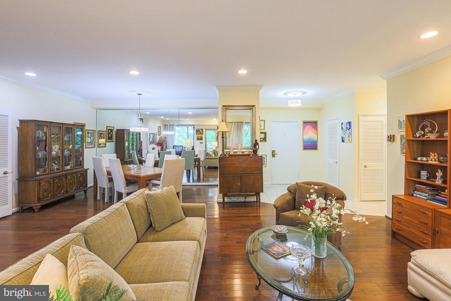 11 Slade #610 Property Photo 8