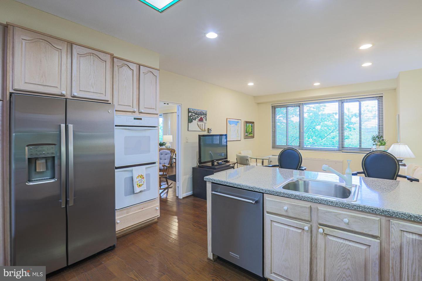 11 Slade #610 Property Photo 21