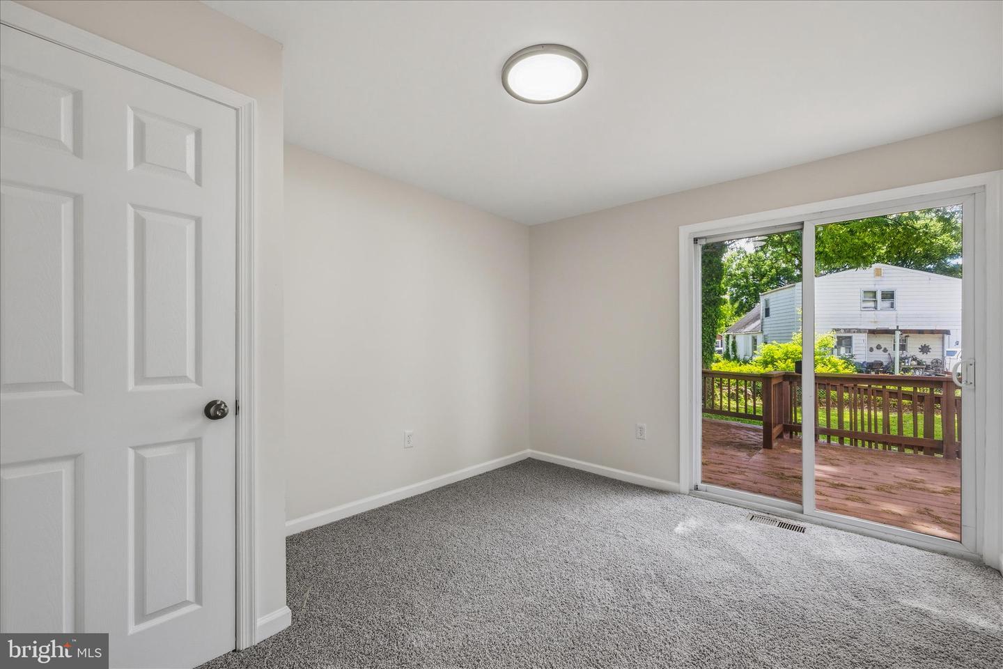 945 Renfrew Property Photo 20