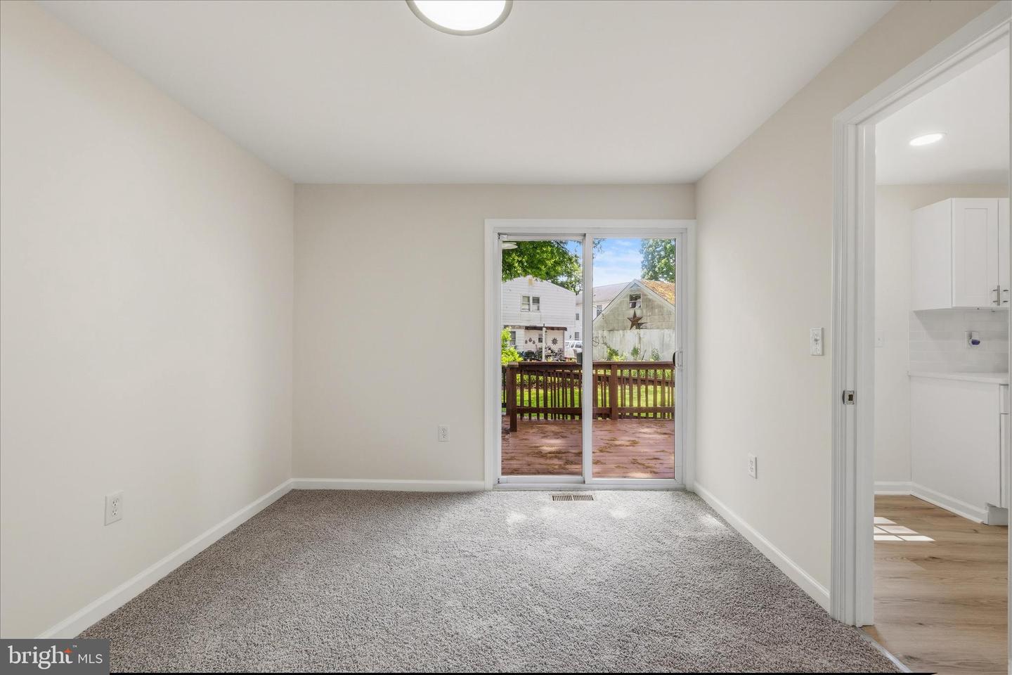 945 Renfrew Property Photo 21