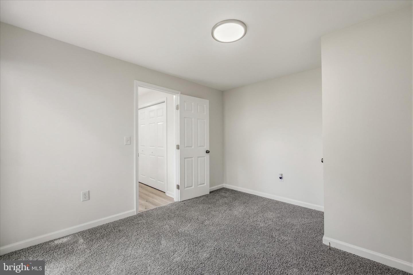 945 Renfrew Property Photo 22