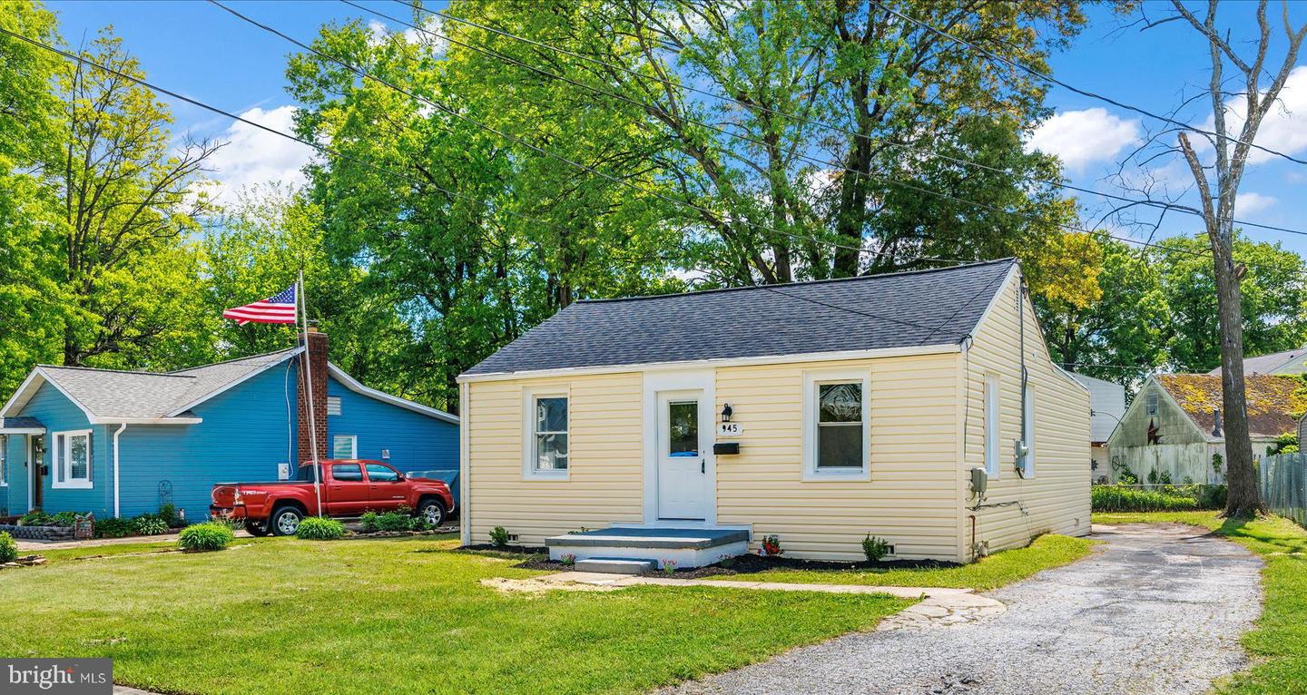 945 Renfrew Property Photo 26