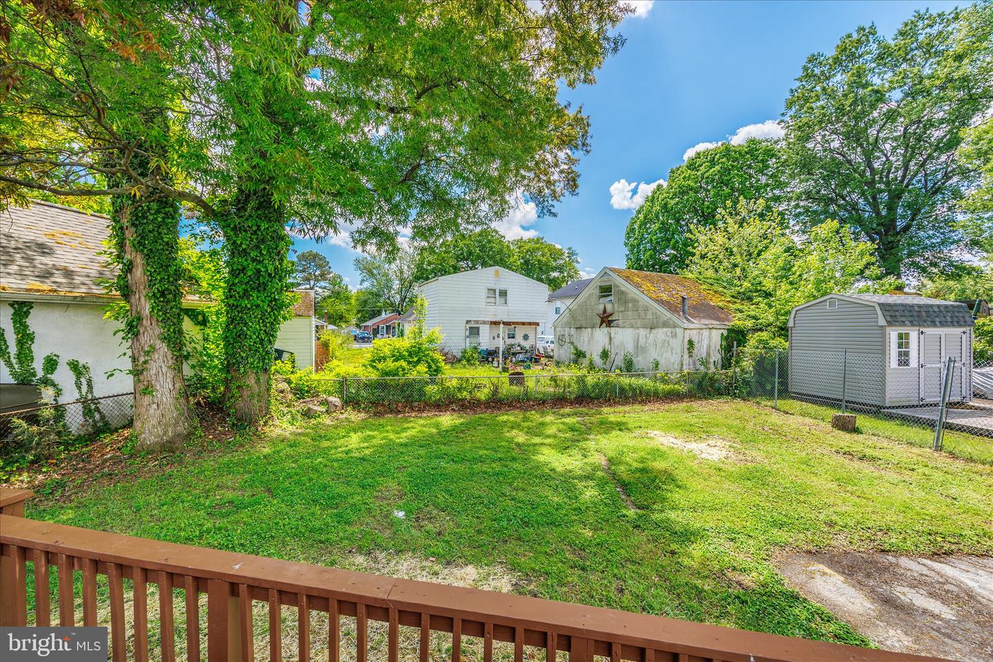 945 Renfrew Property Photo 30