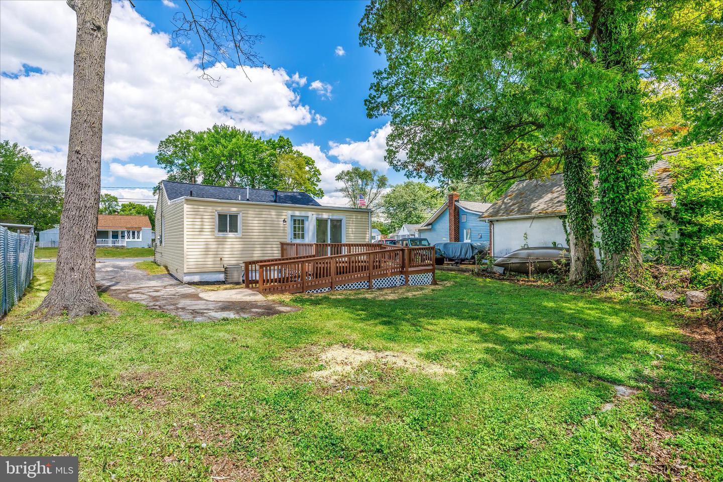 945 Renfrew Property Photo 31