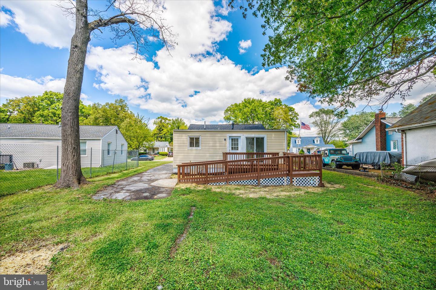 945 Renfrew Property Photo 32