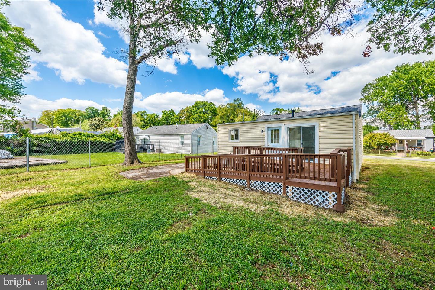 945 Renfrew Property Photo 33