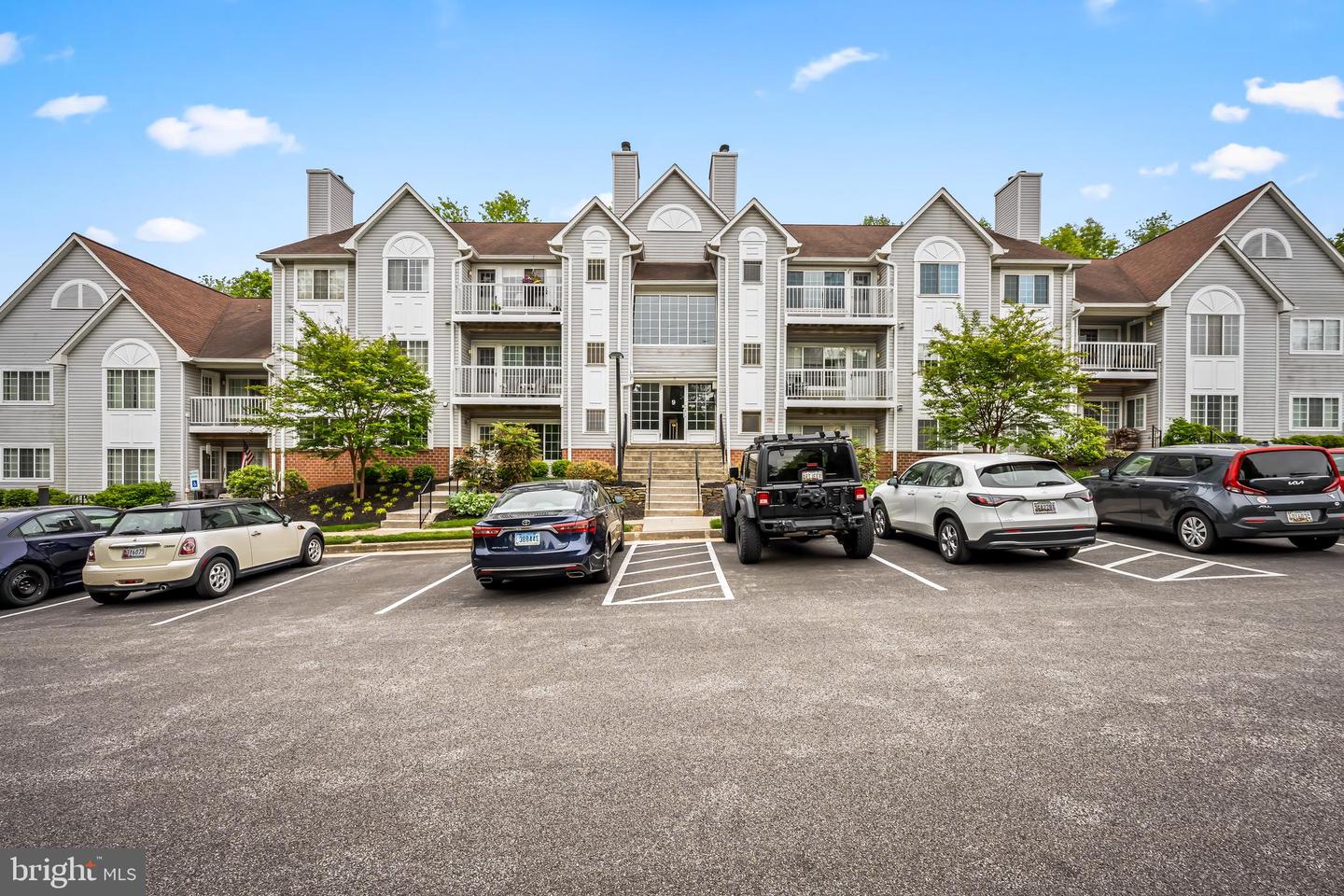 9 TINTERN CT #304 Property Photo 1