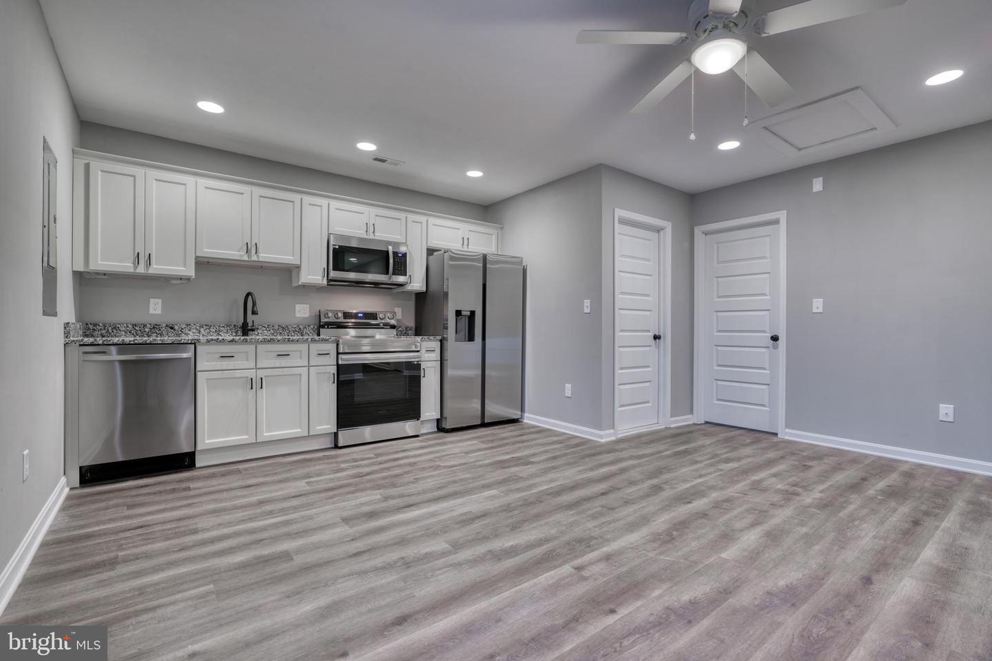 6722 BRENTWOOD AVE #2FL Property Photo 1