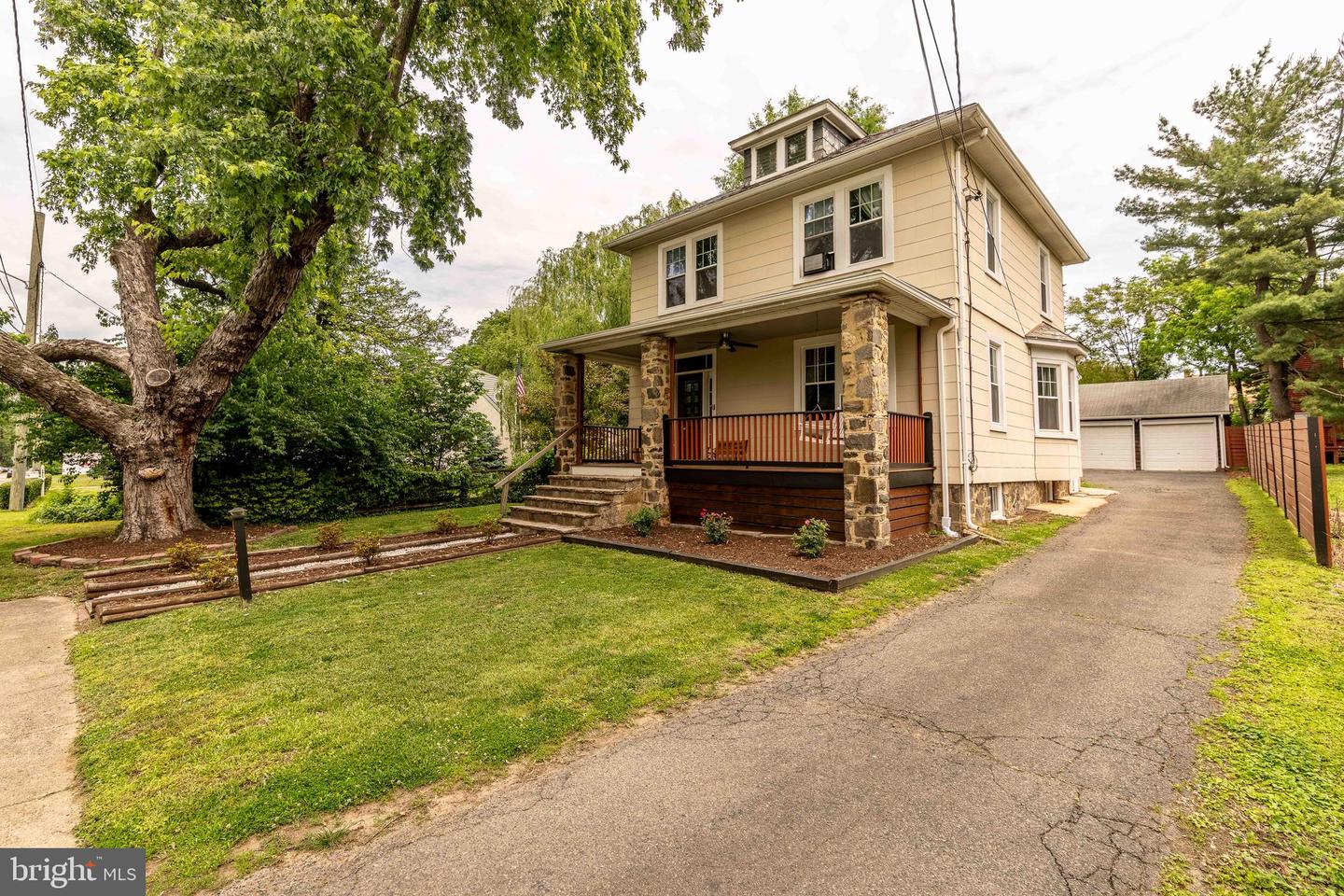 1823 Mayfield Ave Property Photo 1