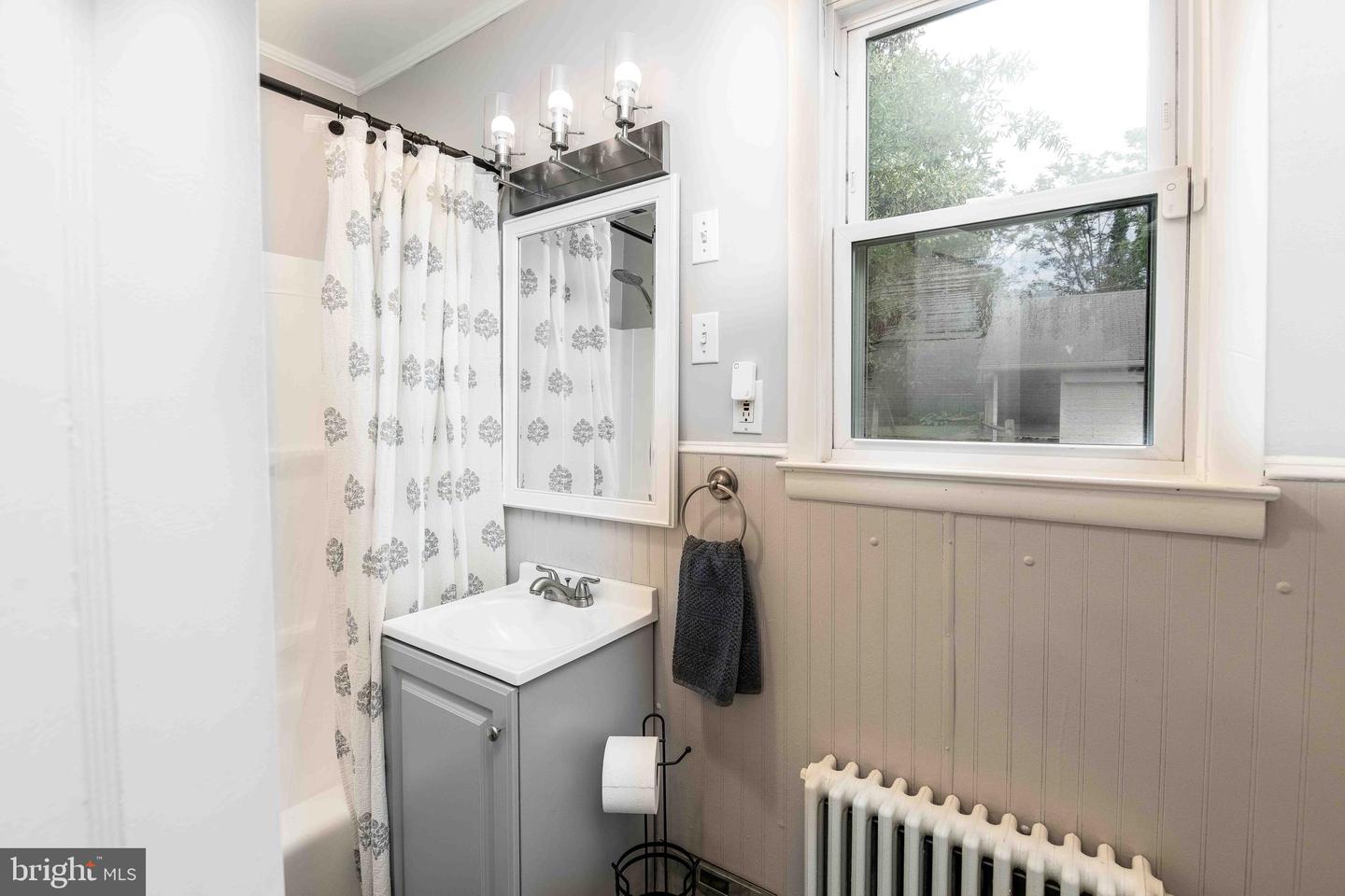 1823 Mayfield Ave Property Photo 8
