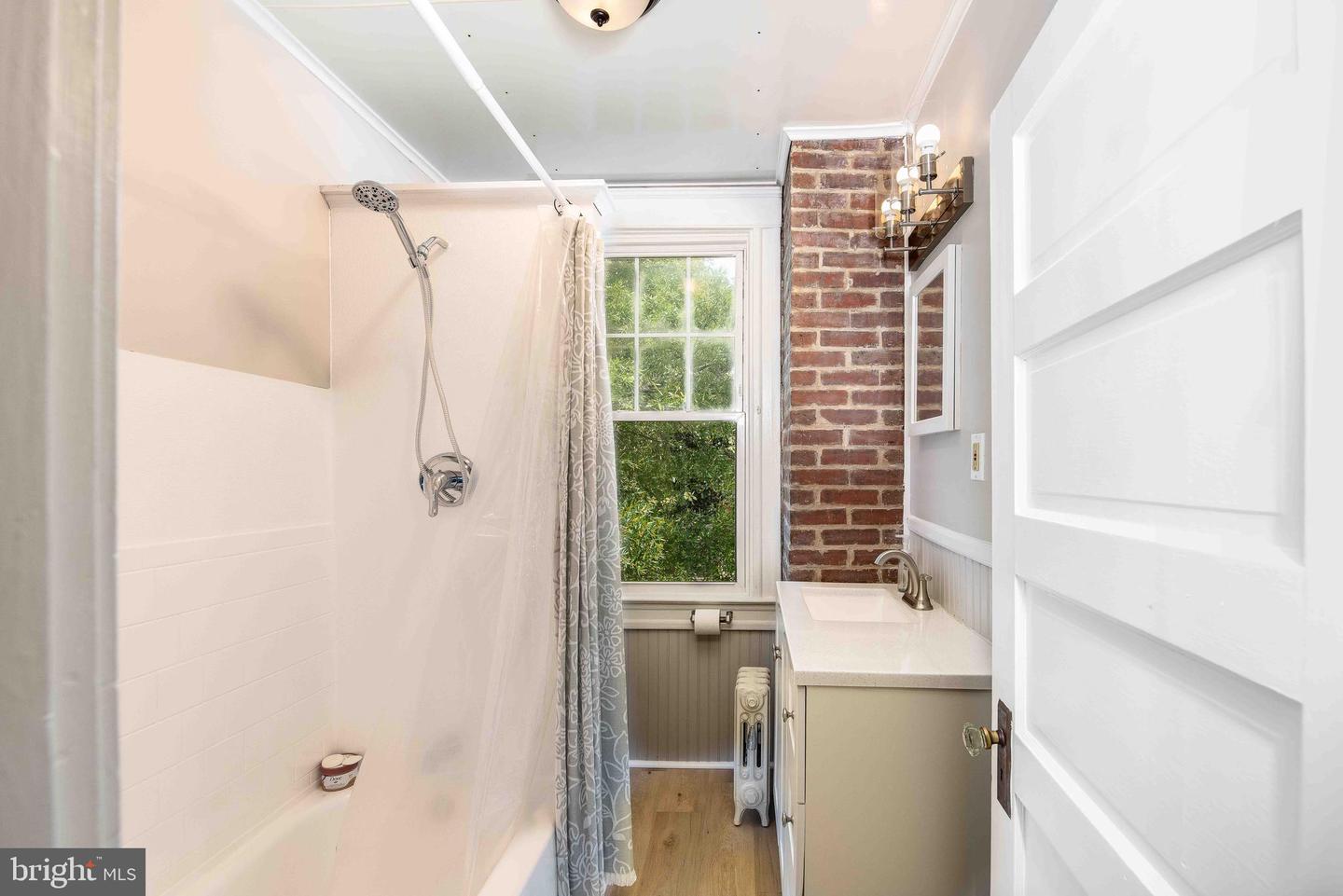 1823 Mayfield Ave Property Photo 15