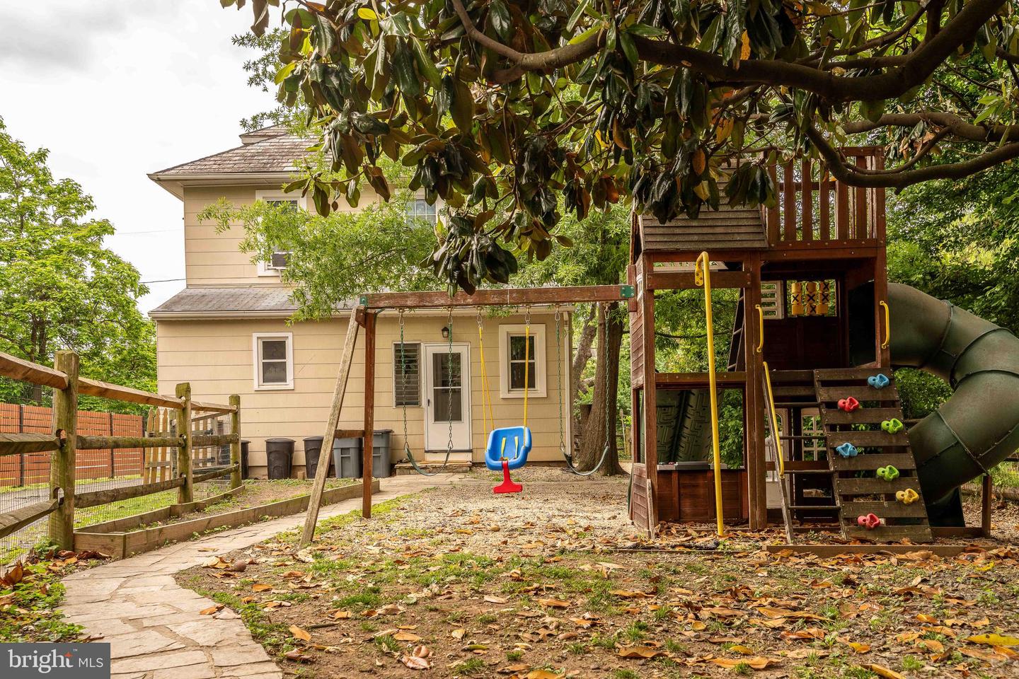 1823 Mayfield Ave Property Photo 19