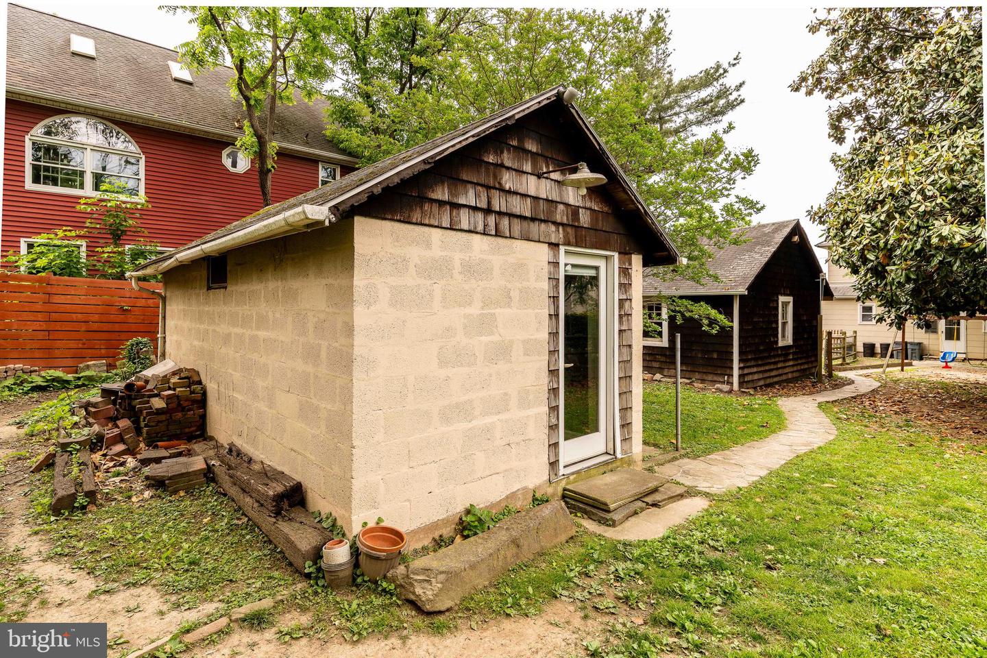 1823 Mayfield Ave Property Photo 20