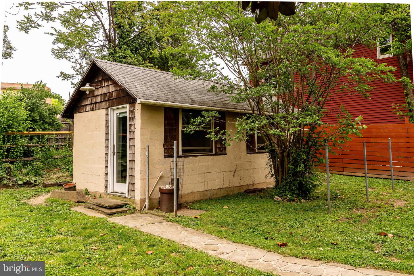 1823 Mayfield Ave Property Photo 21