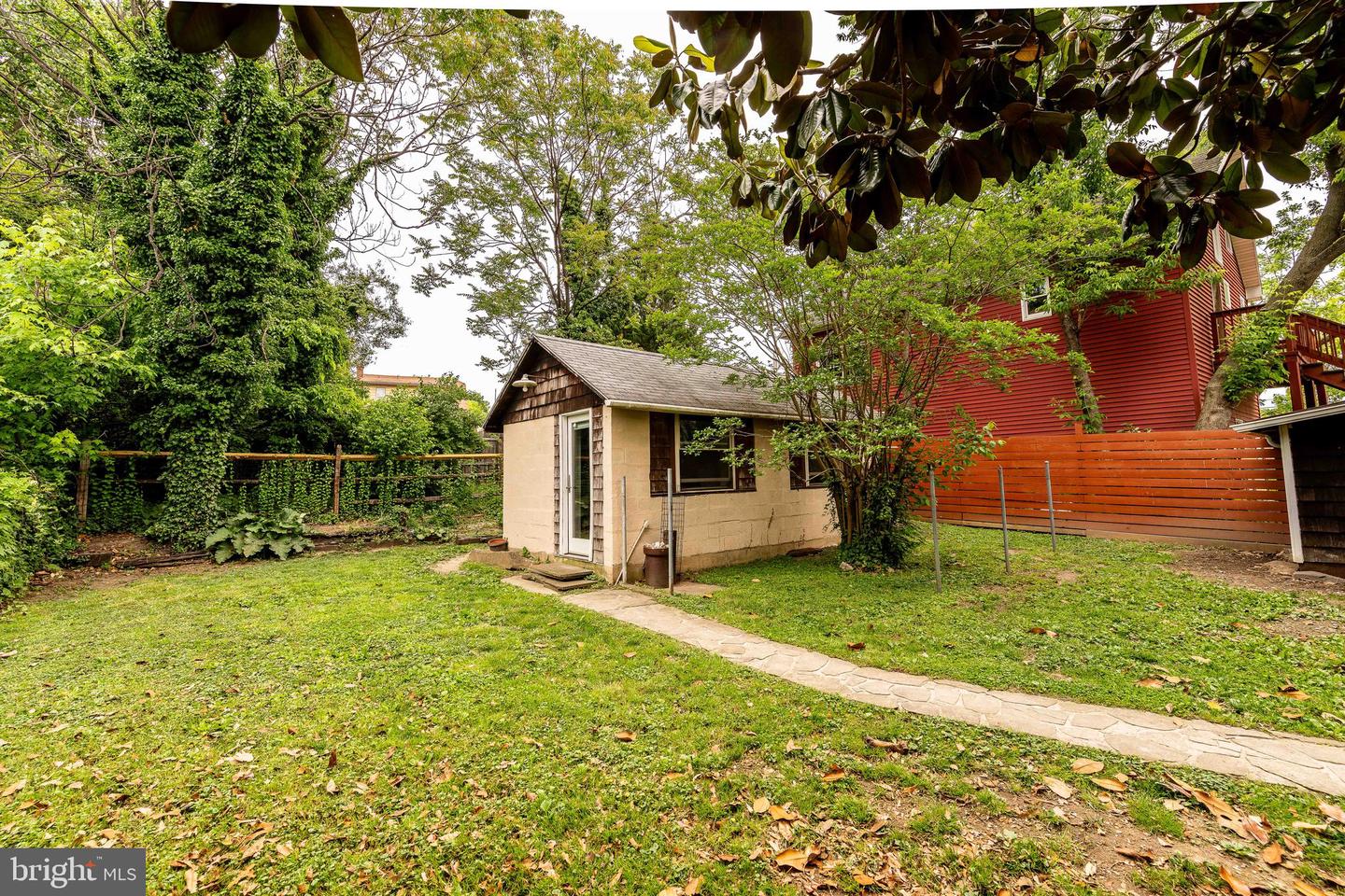 1823 Mayfield Ave Property Photo 22