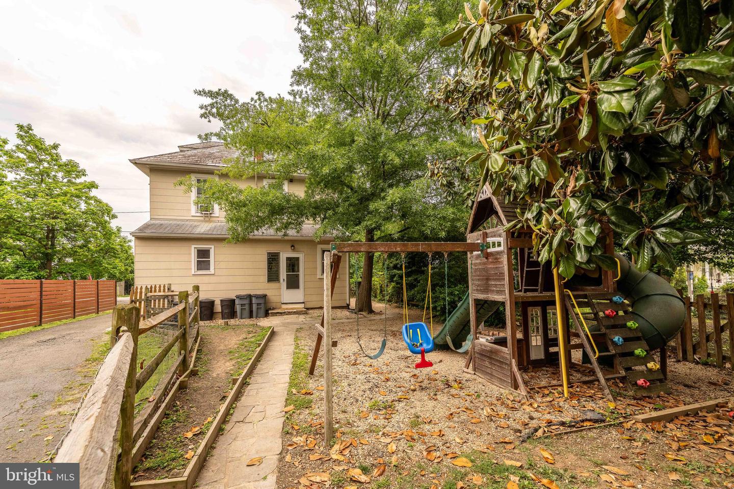 1823 Mayfield Ave Property Photo 23