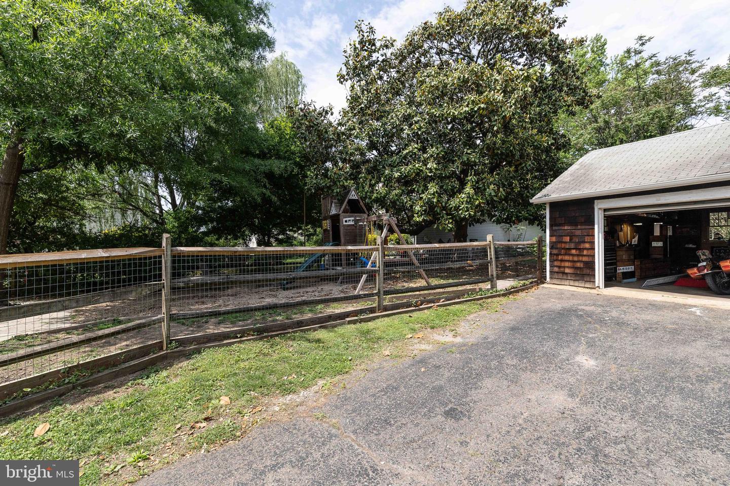 1823 Mayfield Ave Property Photo 26