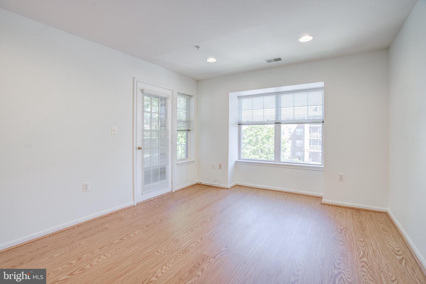 9401 Wordsworth Way #306 Property Photo 6