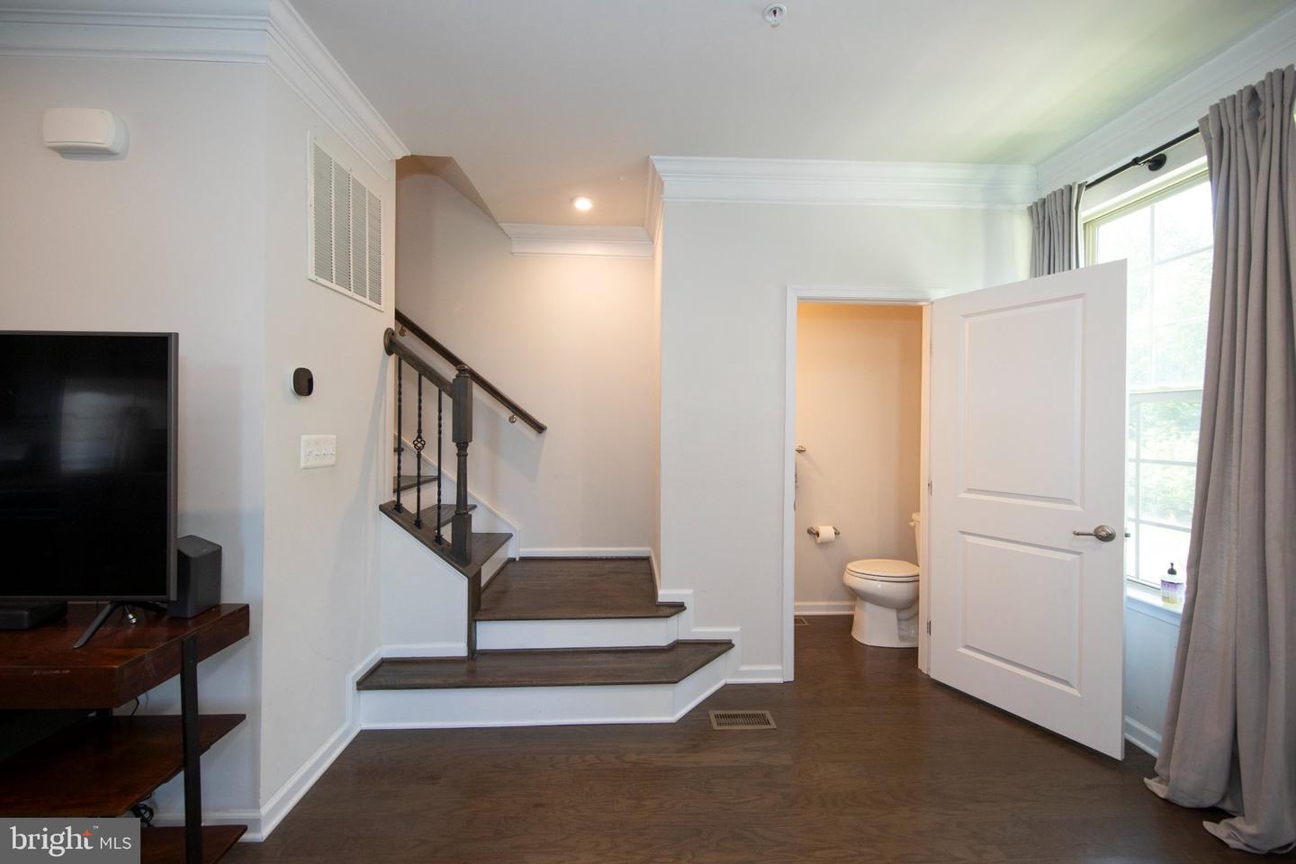 10129 Campbell Blvd Property Photo 6