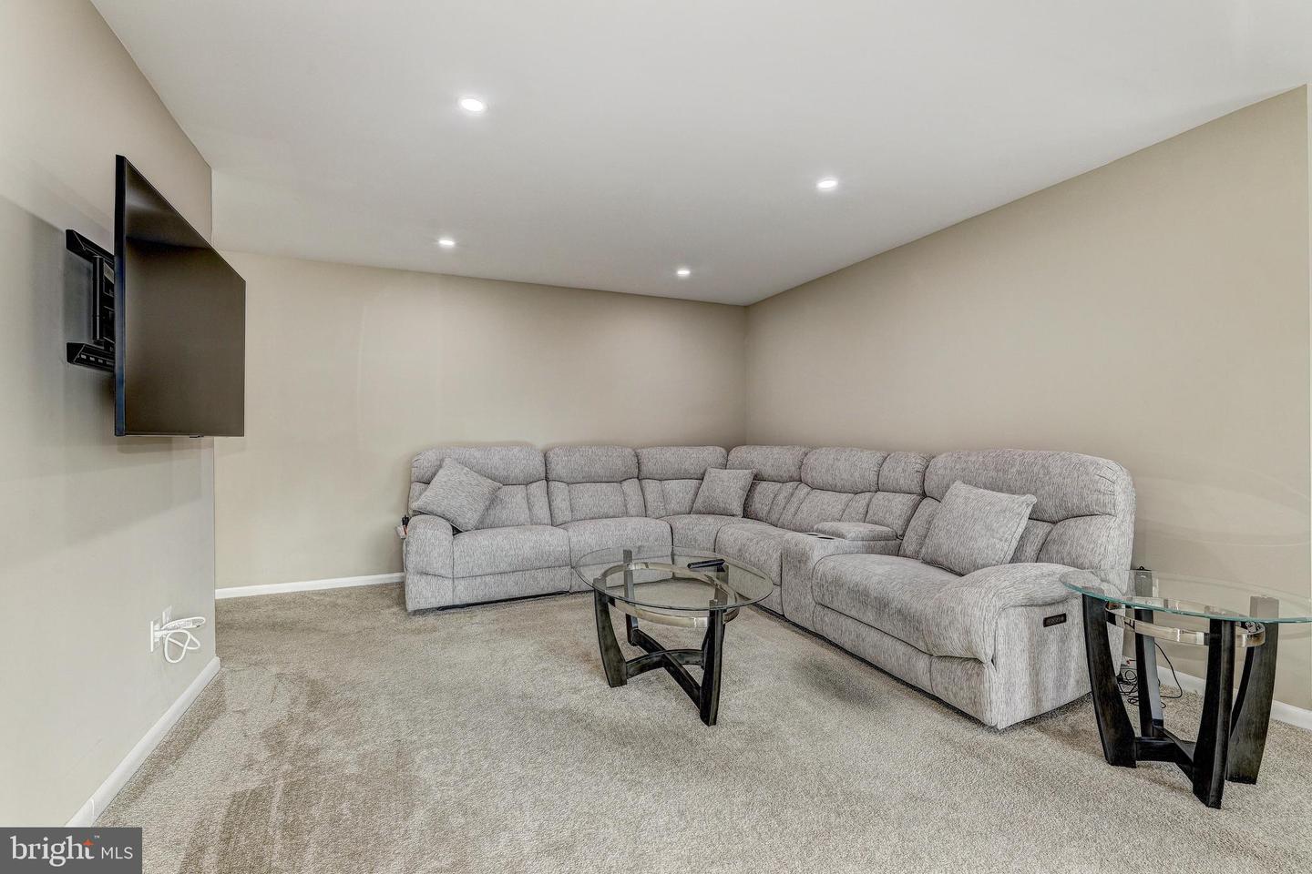 7 Slade Ave #607 Property Photo 3