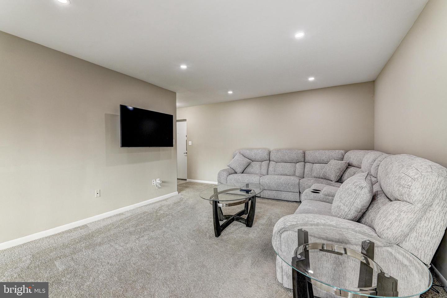 7 Slade Ave #607 Property Photo 6