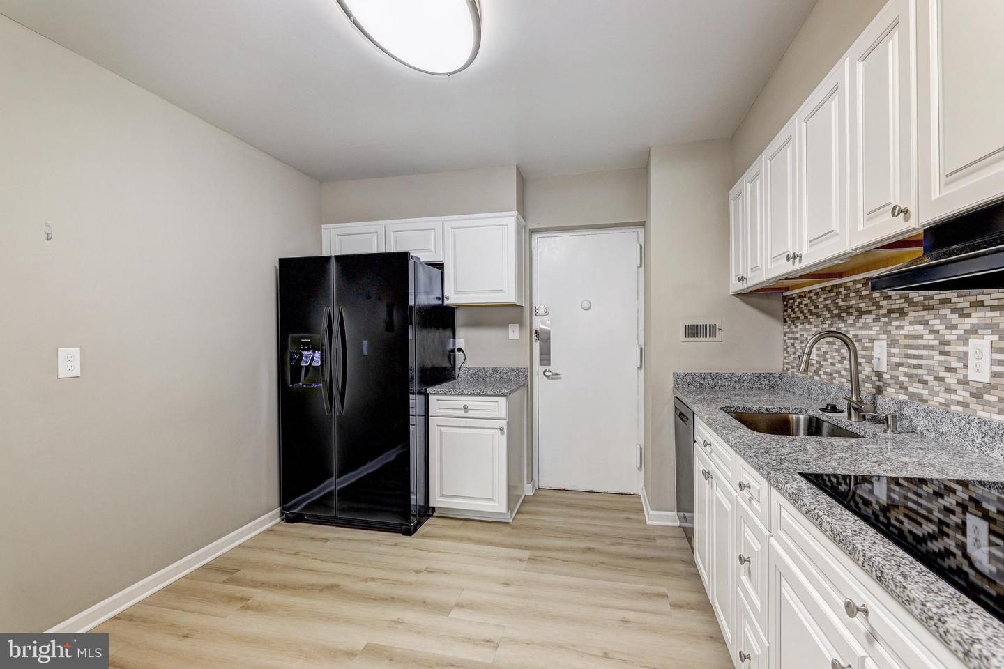 7 Slade Ave #607 Property Photo 12