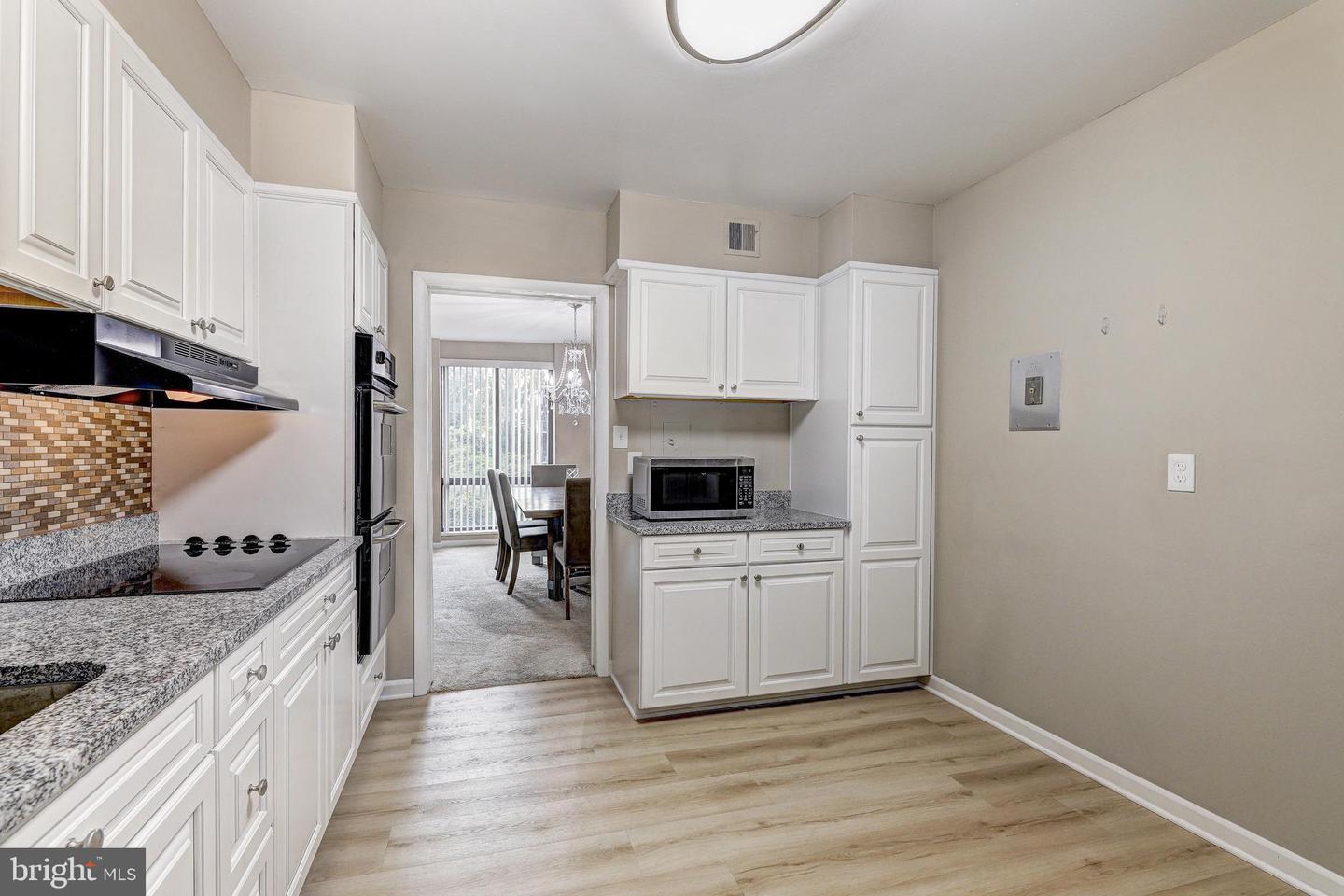 7 Slade Ave #607 Property Photo 13