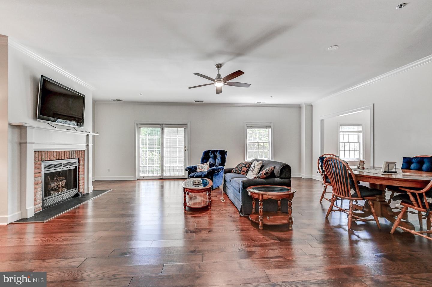 210 BRIGHTWOOD CLUB DR #210 Property Photo 1