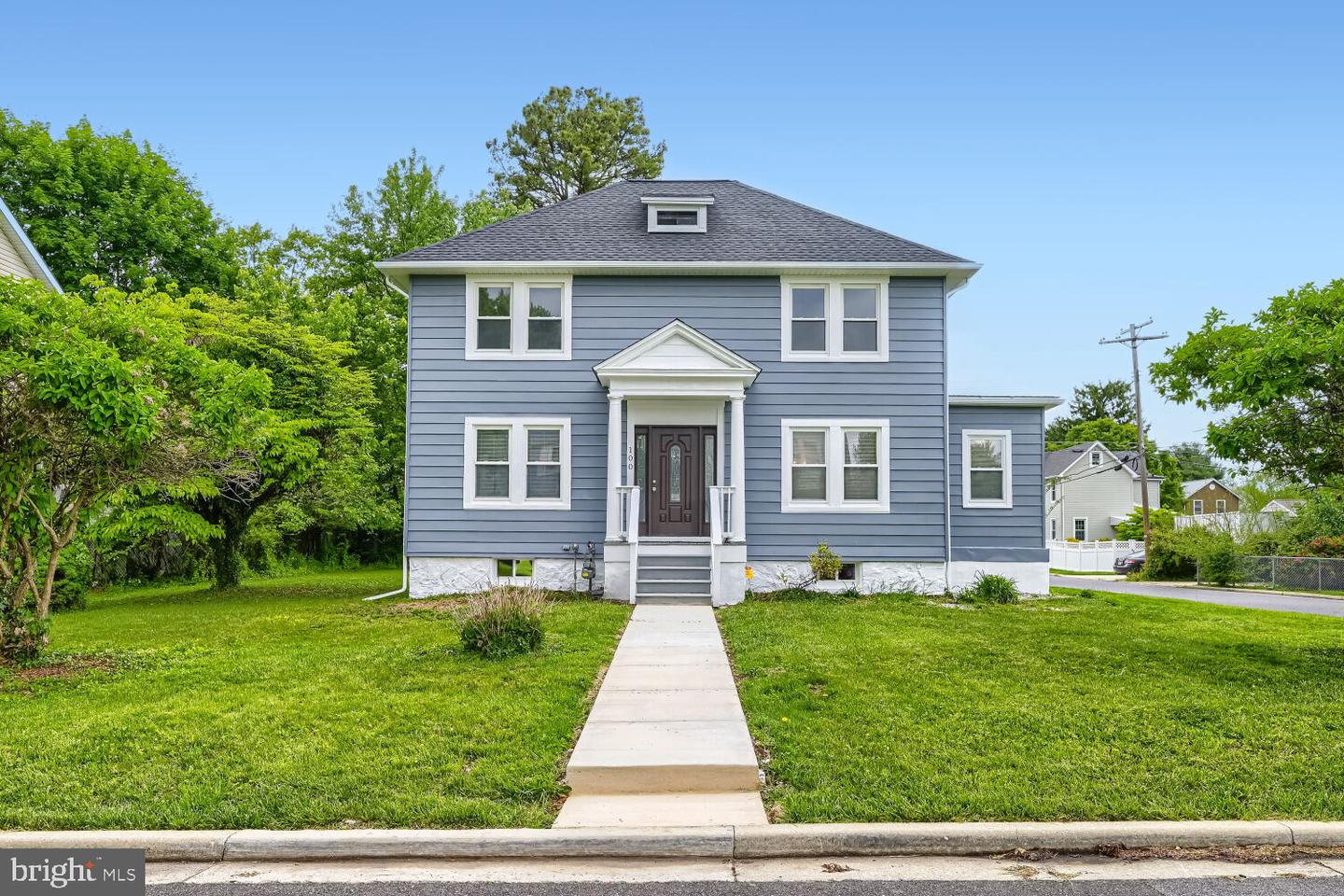100 Clarendon Ave Property Photo 1