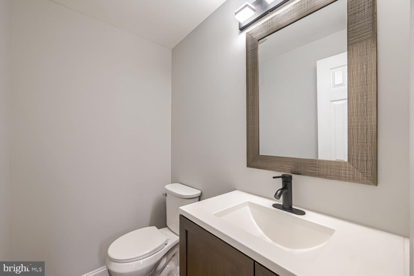 100 Clarendon Ave Property Photo 14