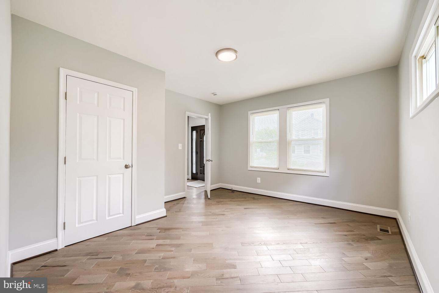 100 Clarendon Ave Property Photo 15