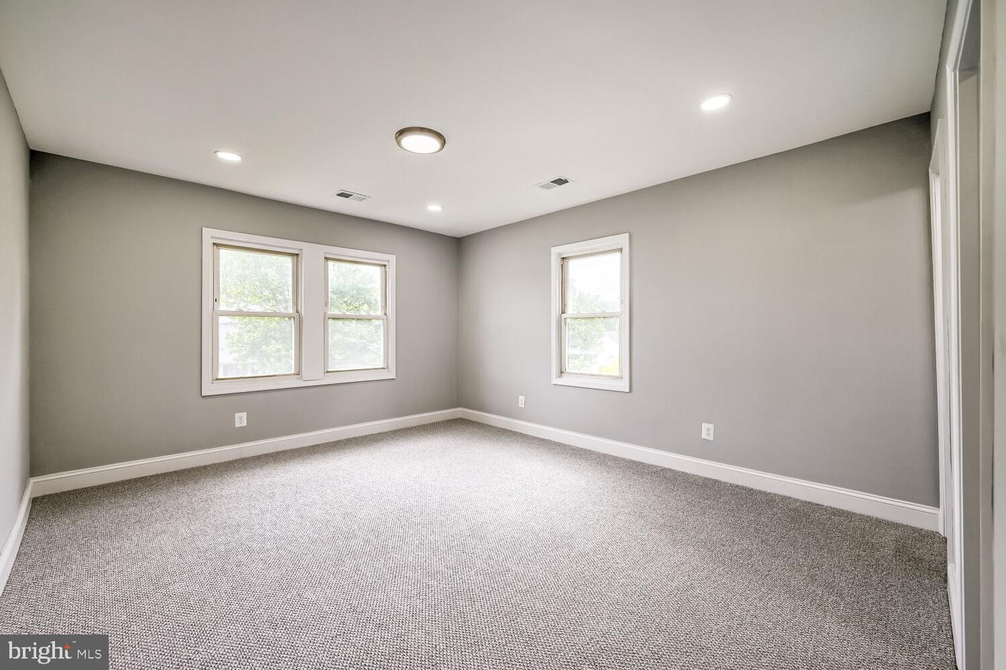 100 Clarendon Ave Property Photo 19