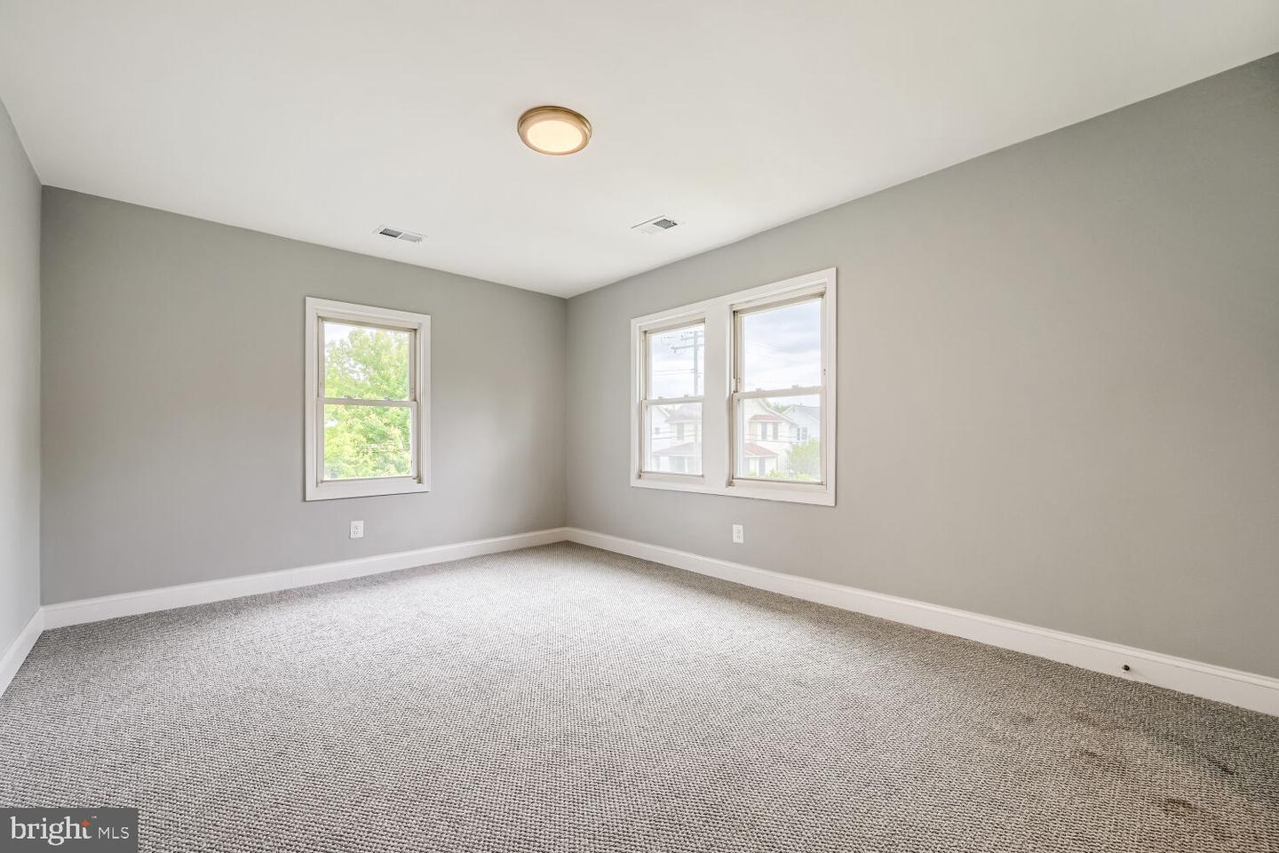 100 Clarendon Ave Property Photo 23