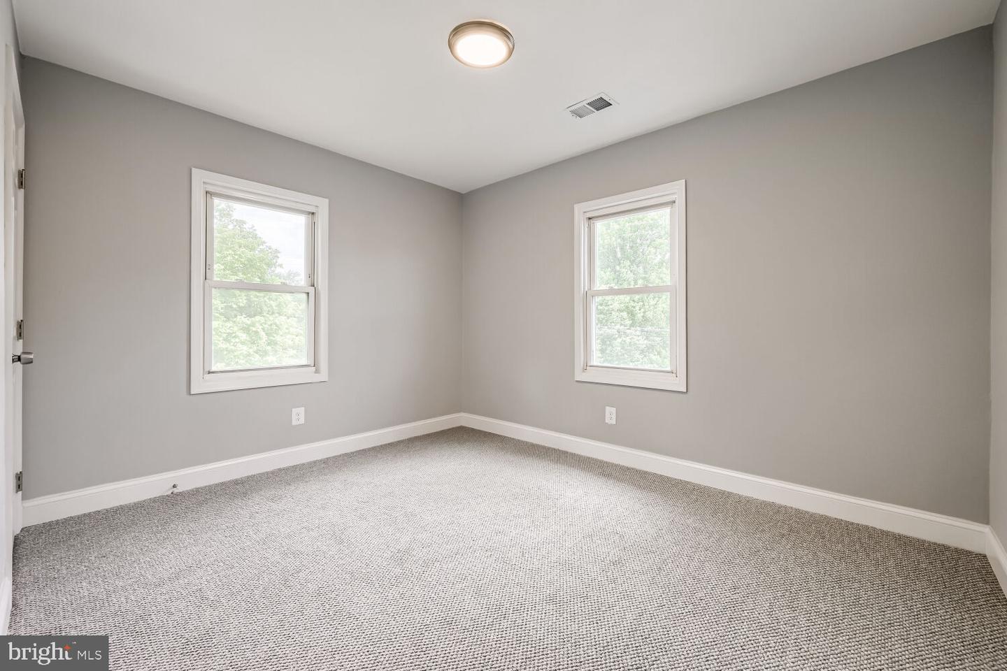 100 Clarendon Ave Property Photo 24