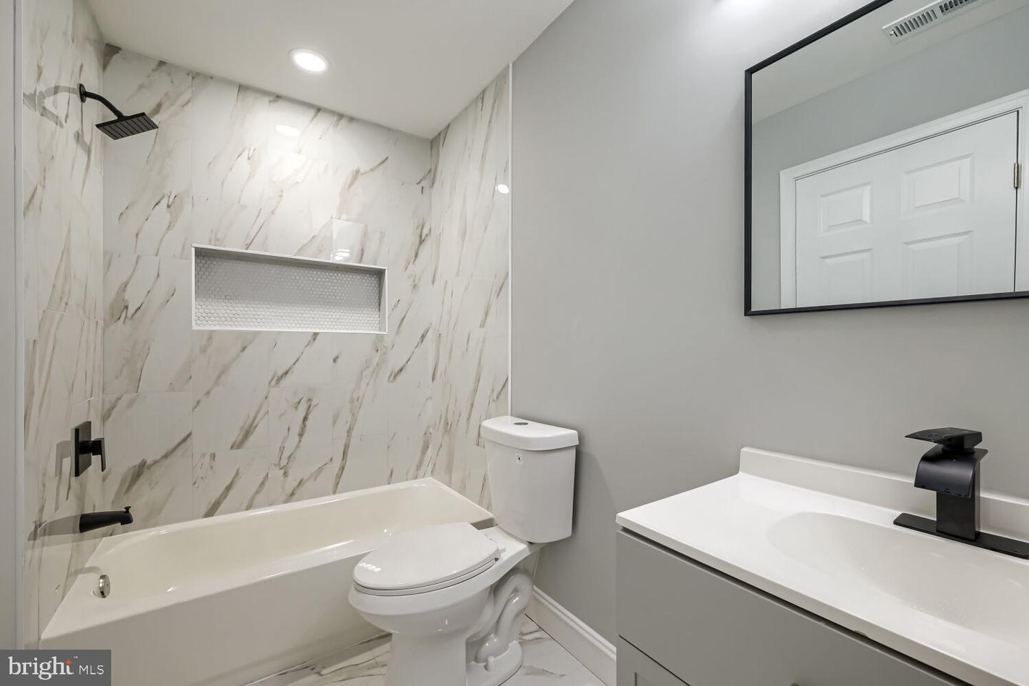 100 Clarendon Ave Property Photo 26