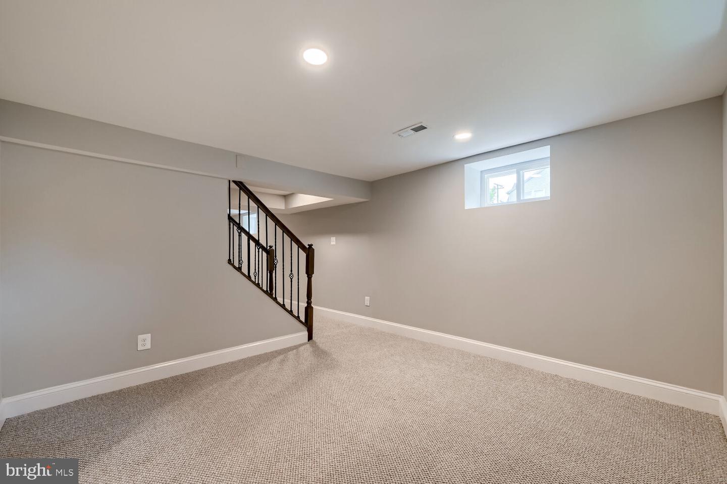 100 Clarendon Ave Property Photo 27
