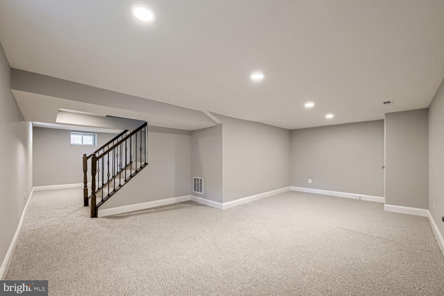100 Clarendon Ave Property Photo 29