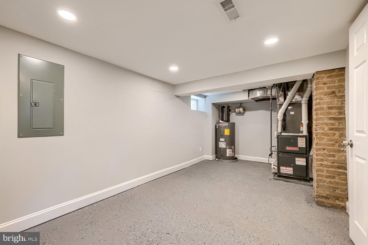 100 Clarendon Ave Property Photo 31