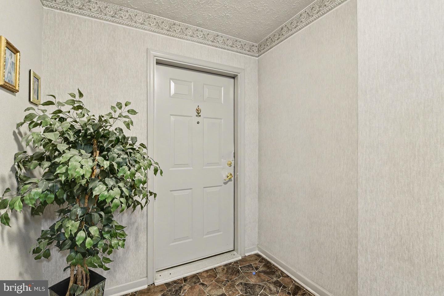 9547 Devonwood Ct #9547 Property Photo 3