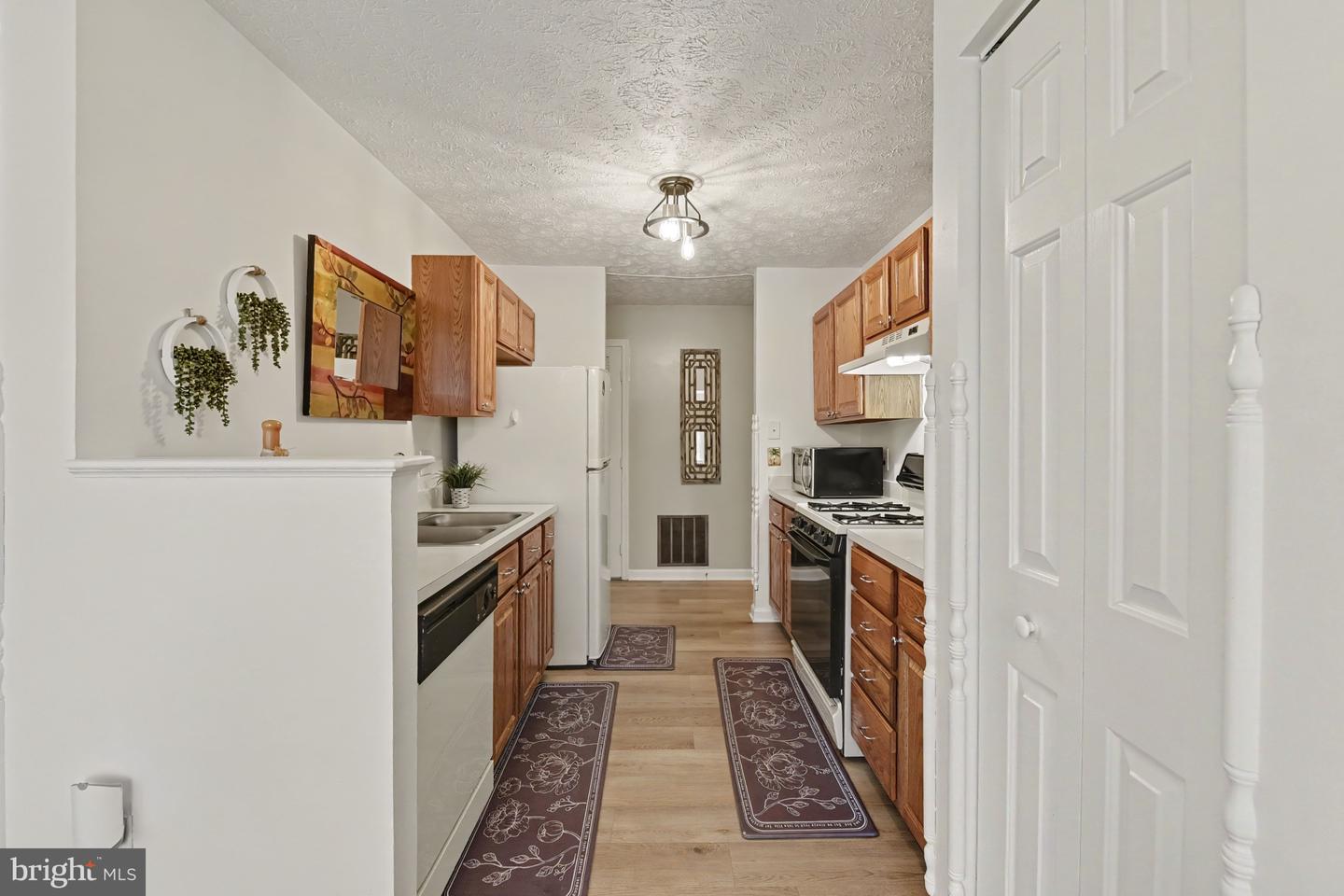 9547 Devonwood Ct #9547 Property Photo 11