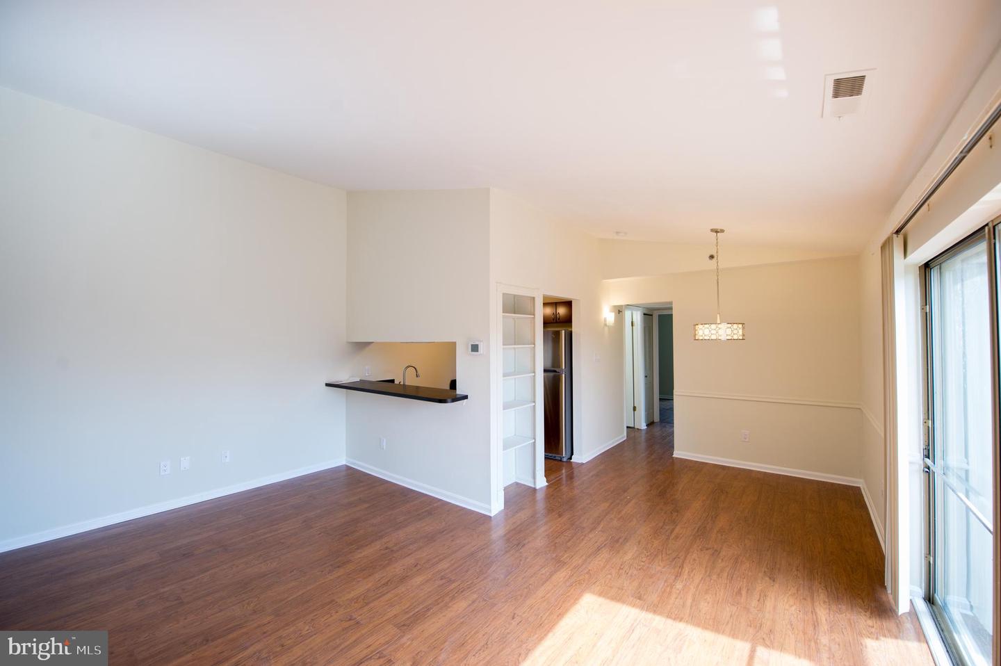 1260 Sugarwood Cir #302 Property Photo 5