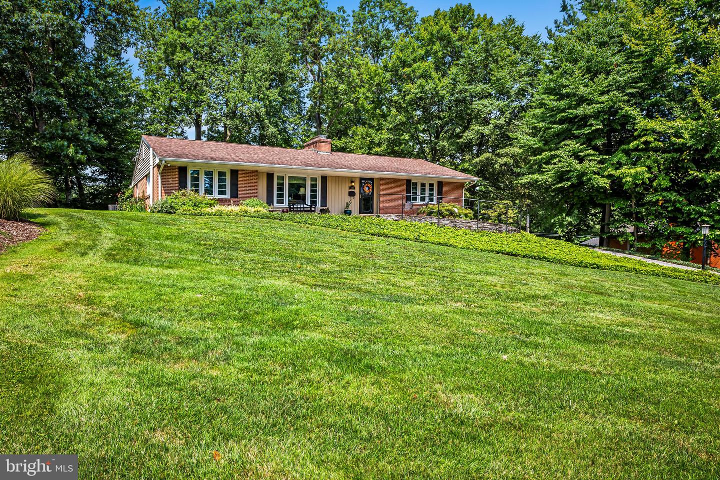 206 Charmuth Rd Property Photo 3
