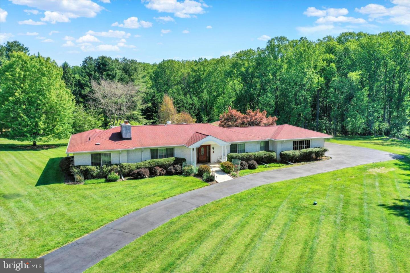 4 Jonathans Ct Property Photo 1