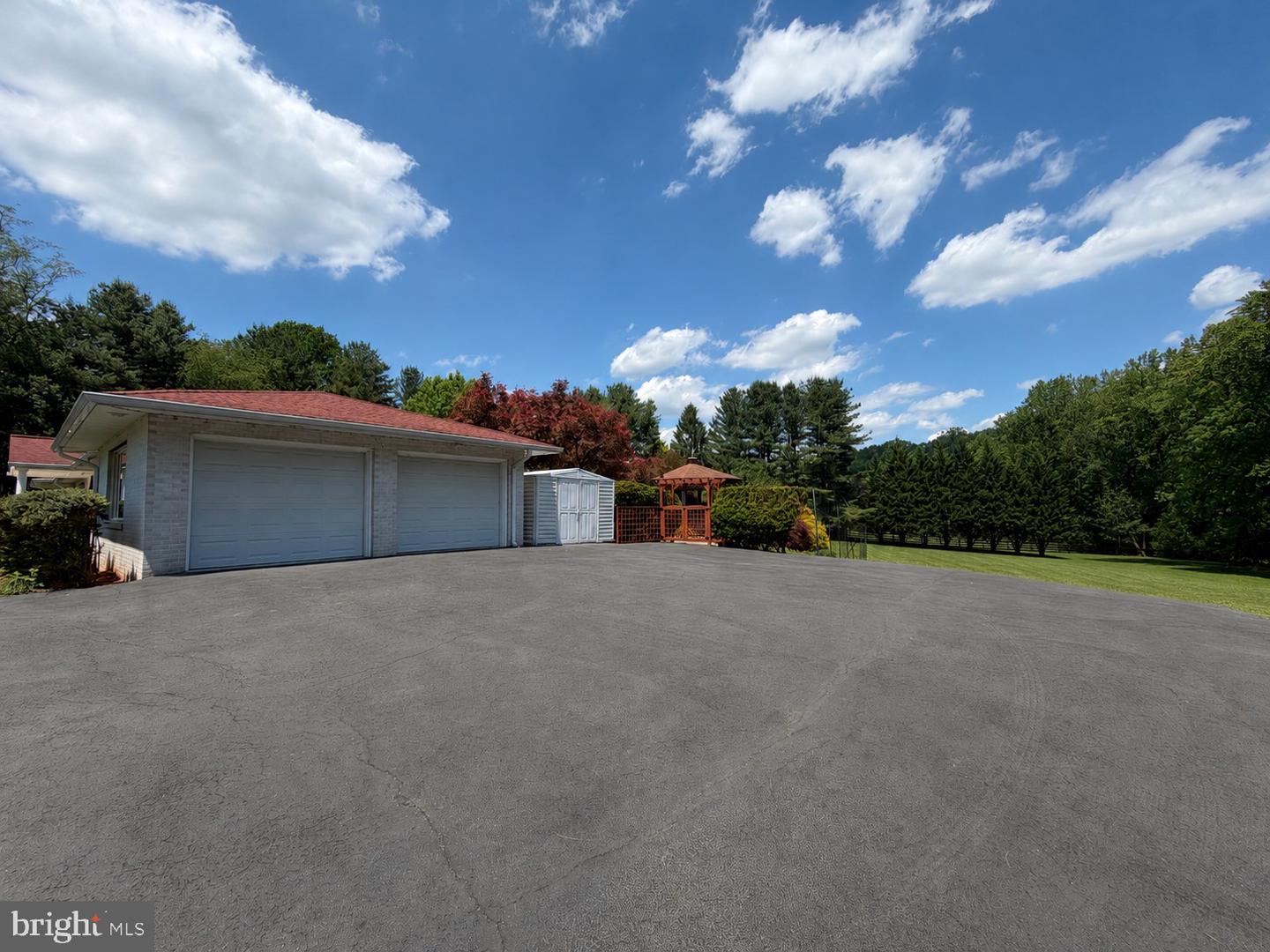 4 Jonathans Ct Property Photo 27
