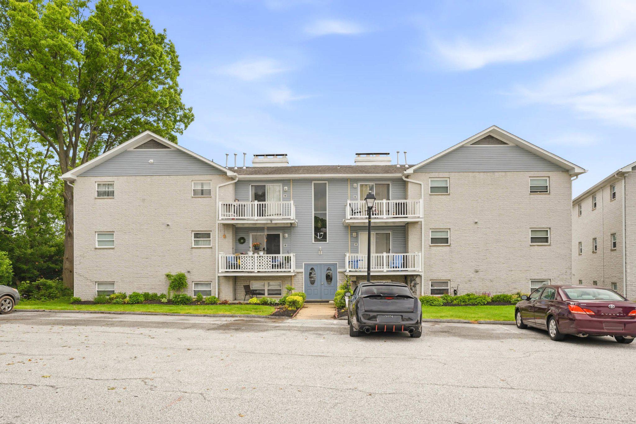 17 WARREN LODGE CT #1C