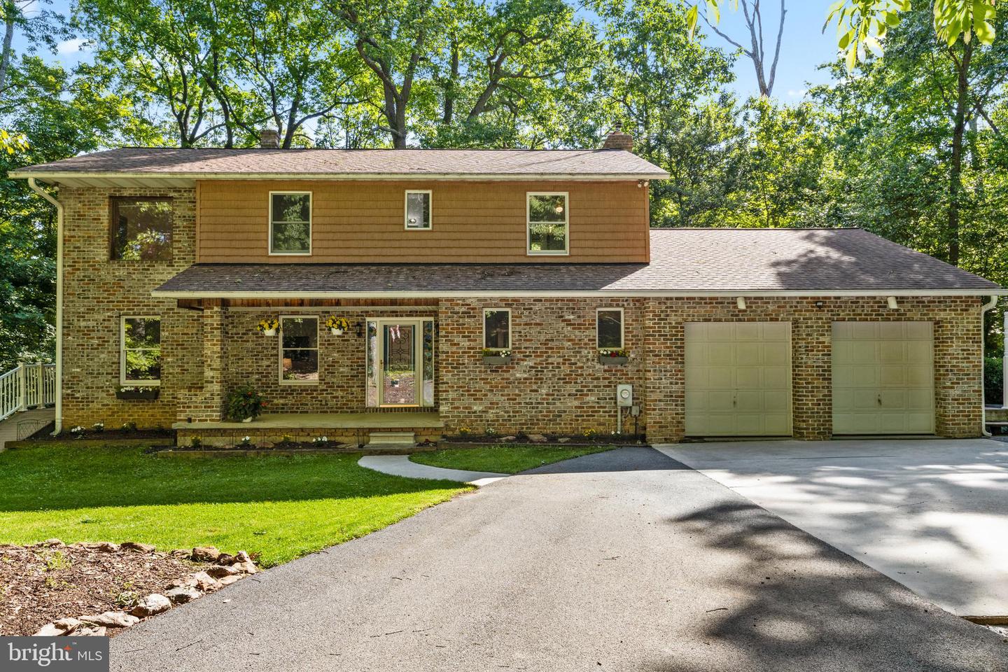 10 Brook Valley Ct Property Photo 2